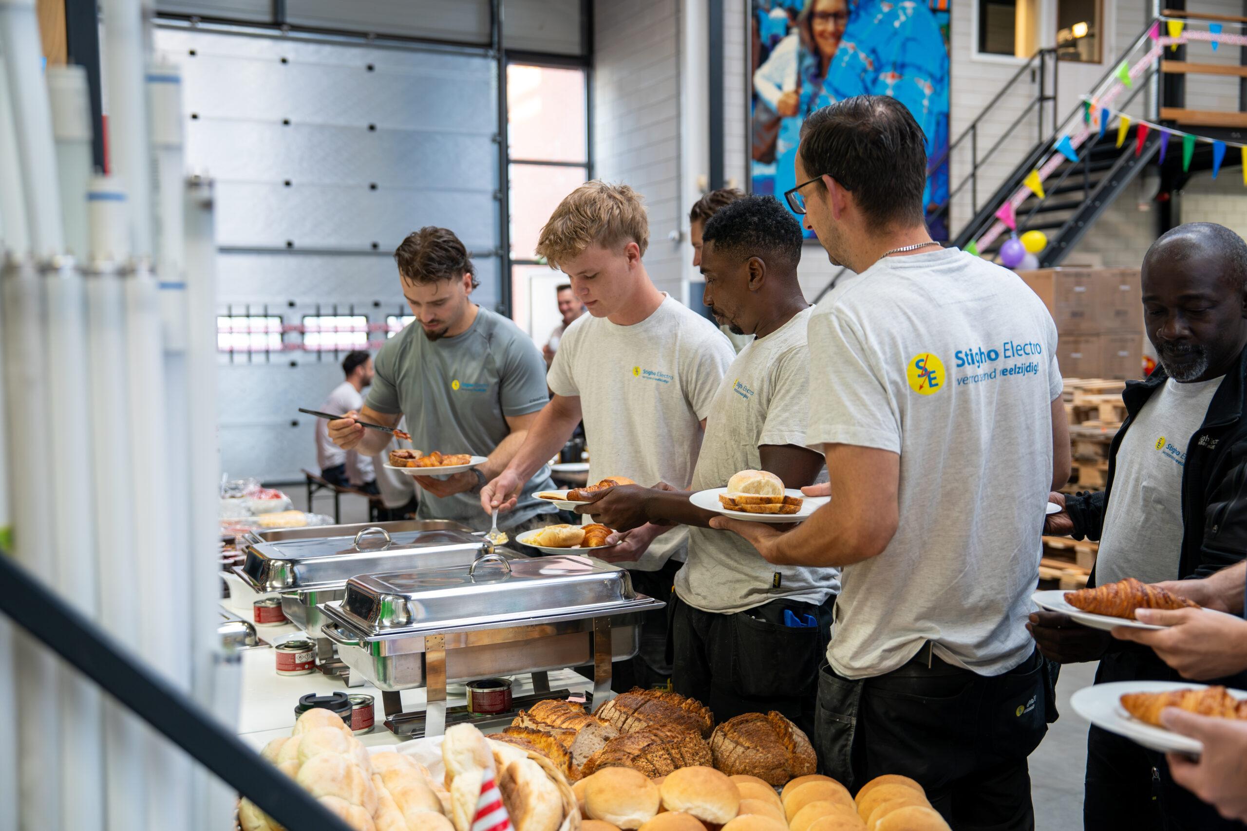 Ontbijtbuffet op de zaak