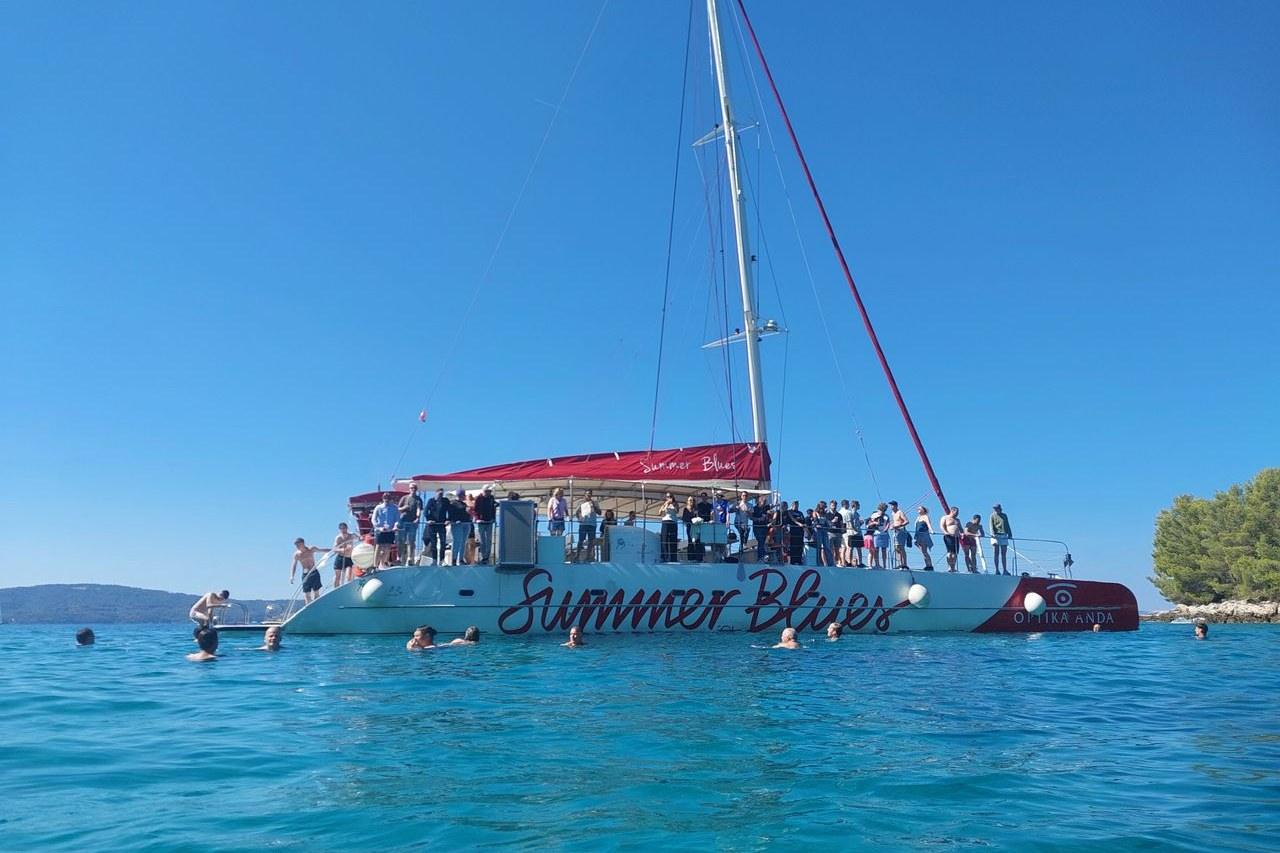 Catamaran Summer Blues tijdens de jubileumreis