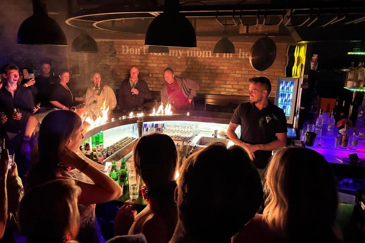 Vuurshow aan de bar
